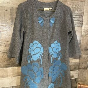 Anthropologie ruby 25 Gray Knit Marino Wool Cardigan with Blue Floral Appliqué